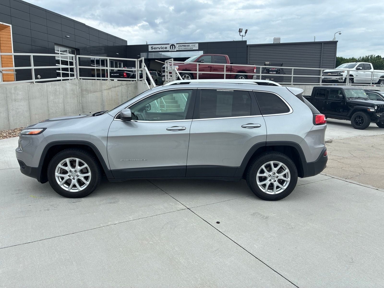 Used 2016 Jeep Cherokee Latitude with VIN 1C4PJLCB7GW200827 for sale in Hastings, NE