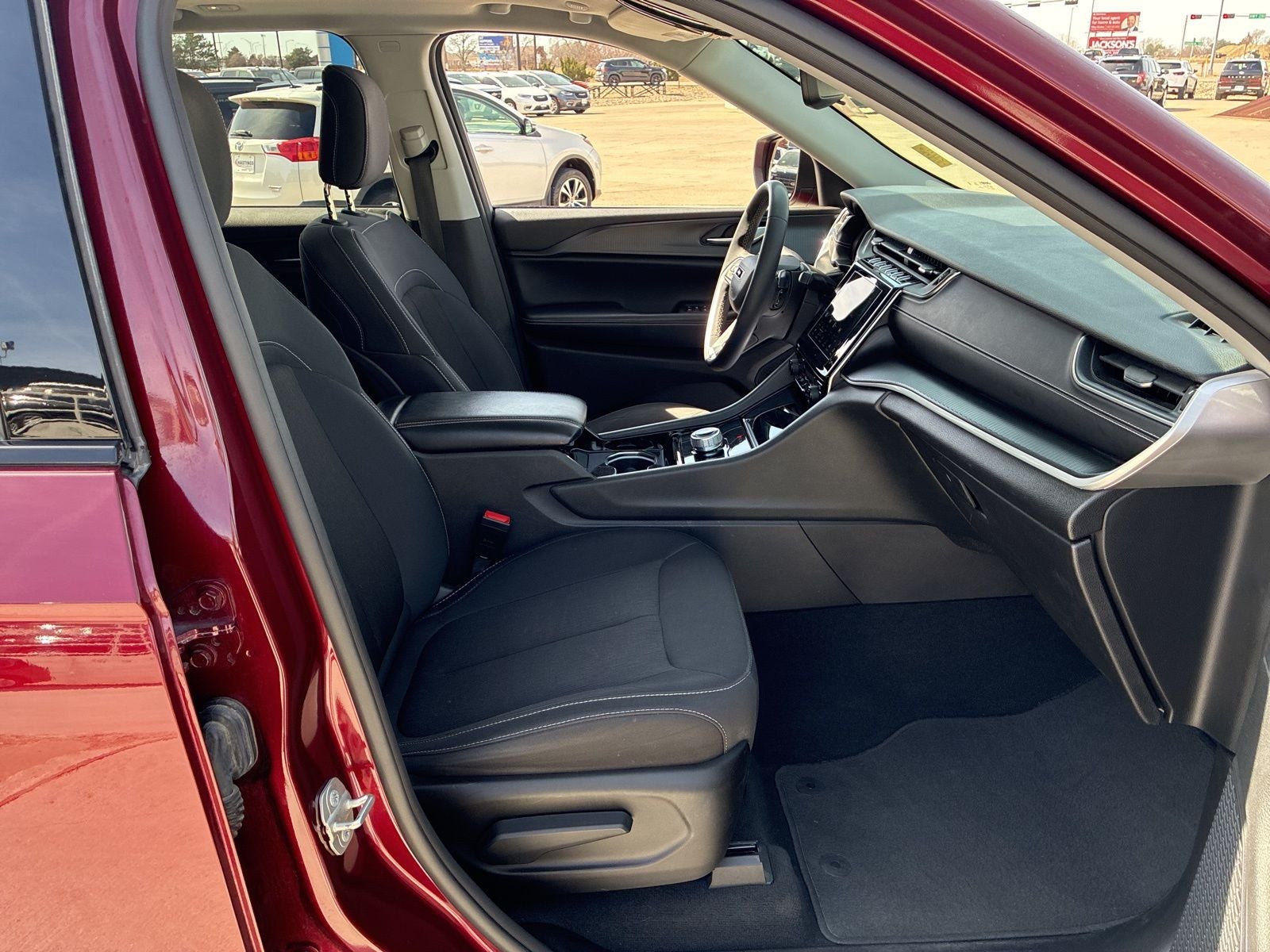 2023 Jeep Grand Cherokee Laredo 4x4