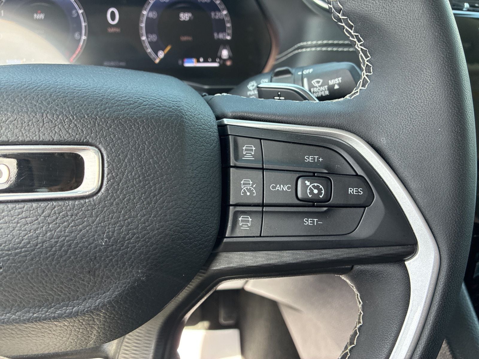 2023 Jeep Grand Cherokee Laredo 4x4