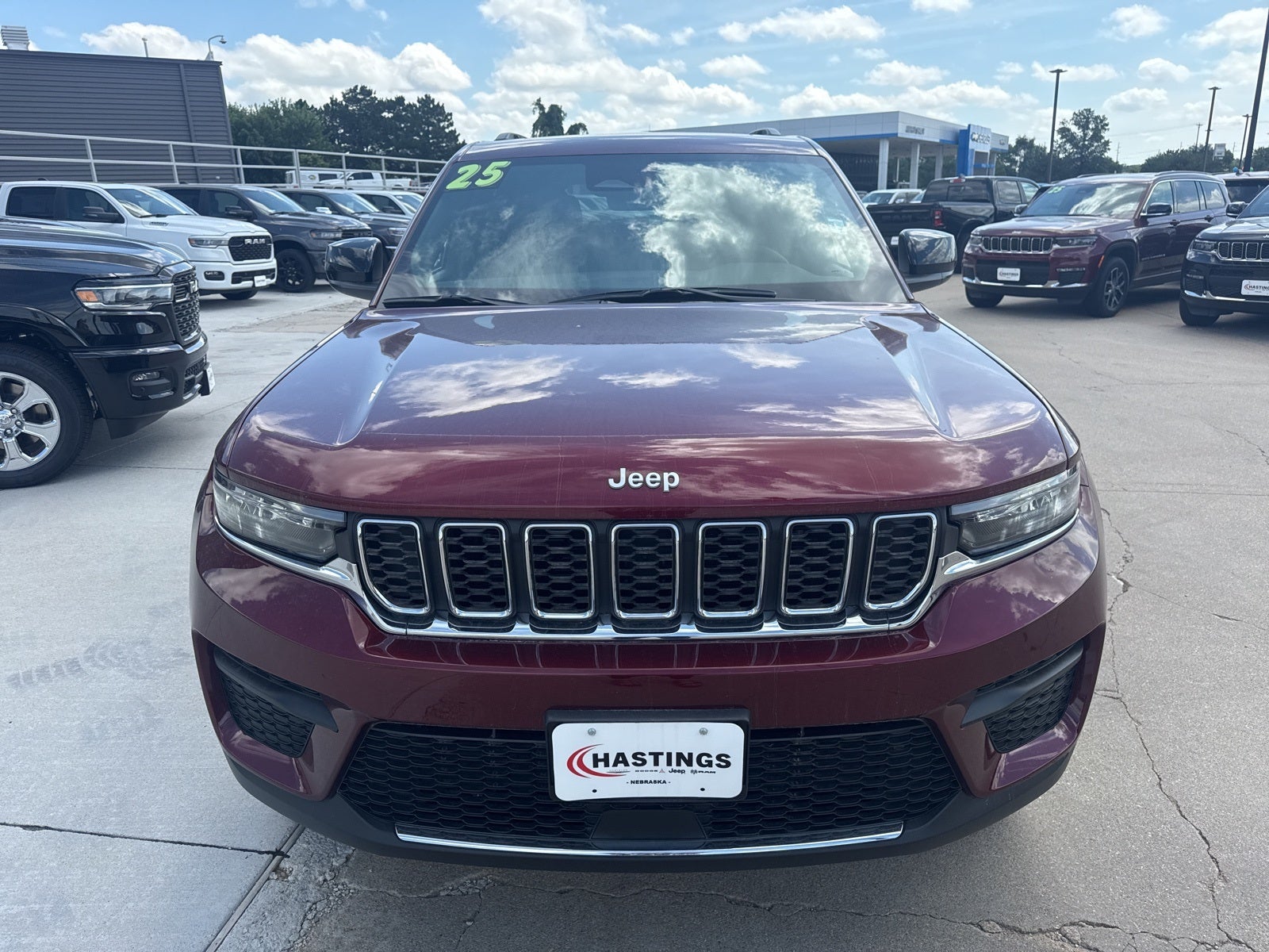 2025 Jeep Grand Cherokee GRAND CHEROKEE LAREDO X 4X4