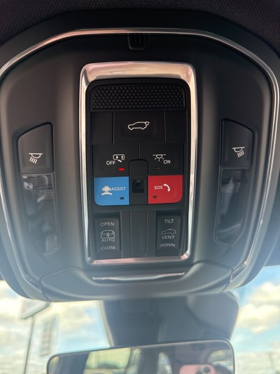 2025 Jeep Grand Cherokee GRAND CHEROKEE LAREDO X 4X4