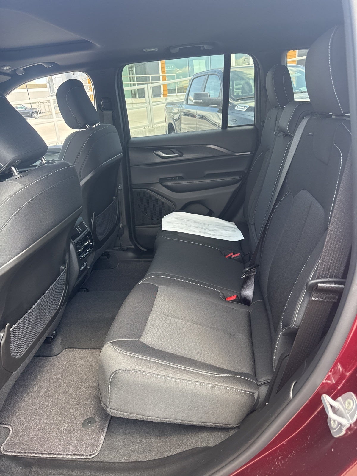 2025 Jeep Grand Cherokee GRAND CHEROKEE LAREDO X 4X4