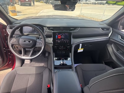 2025 Jeep Grand Cherokee GRAND CHEROKEE LAREDO X 4X4