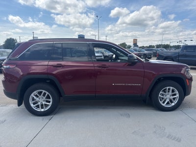 2025 Jeep Grand Cherokee GRAND CHEROKEE LAREDO X 4X4