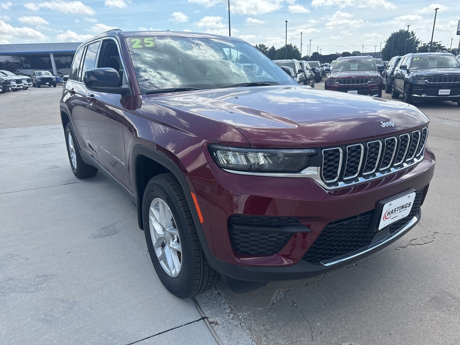 2025 Jeep Grand Cherokee GRAND CHEROKEE LAREDO X 4X4