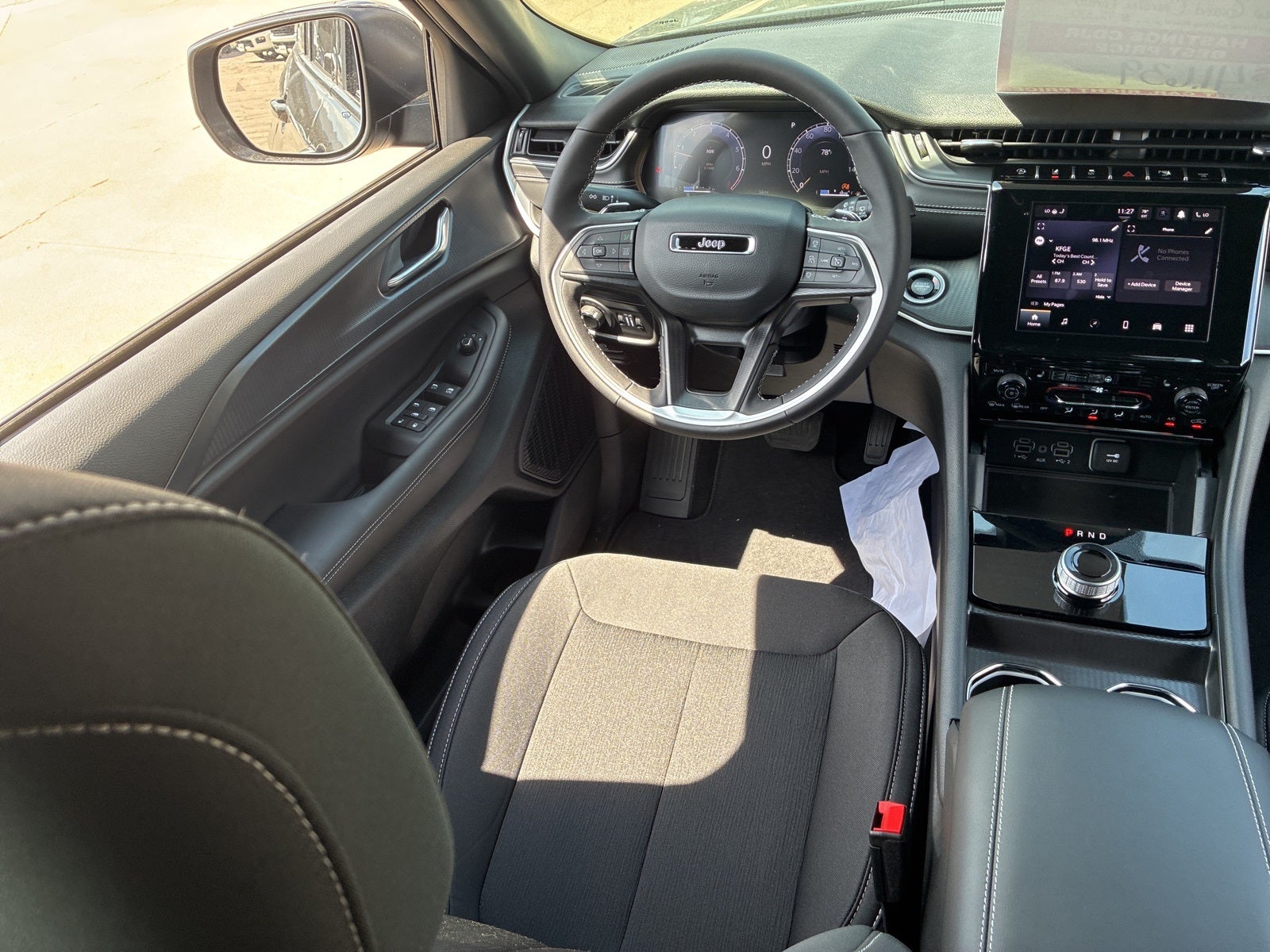 2025 Jeep Grand Cherokee GRAND CHEROKEE LAREDO X 4X4