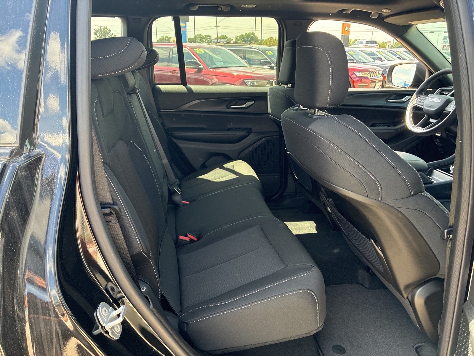 2025 Jeep Grand Cherokee GRAND CHEROKEE LAREDO X 4X4