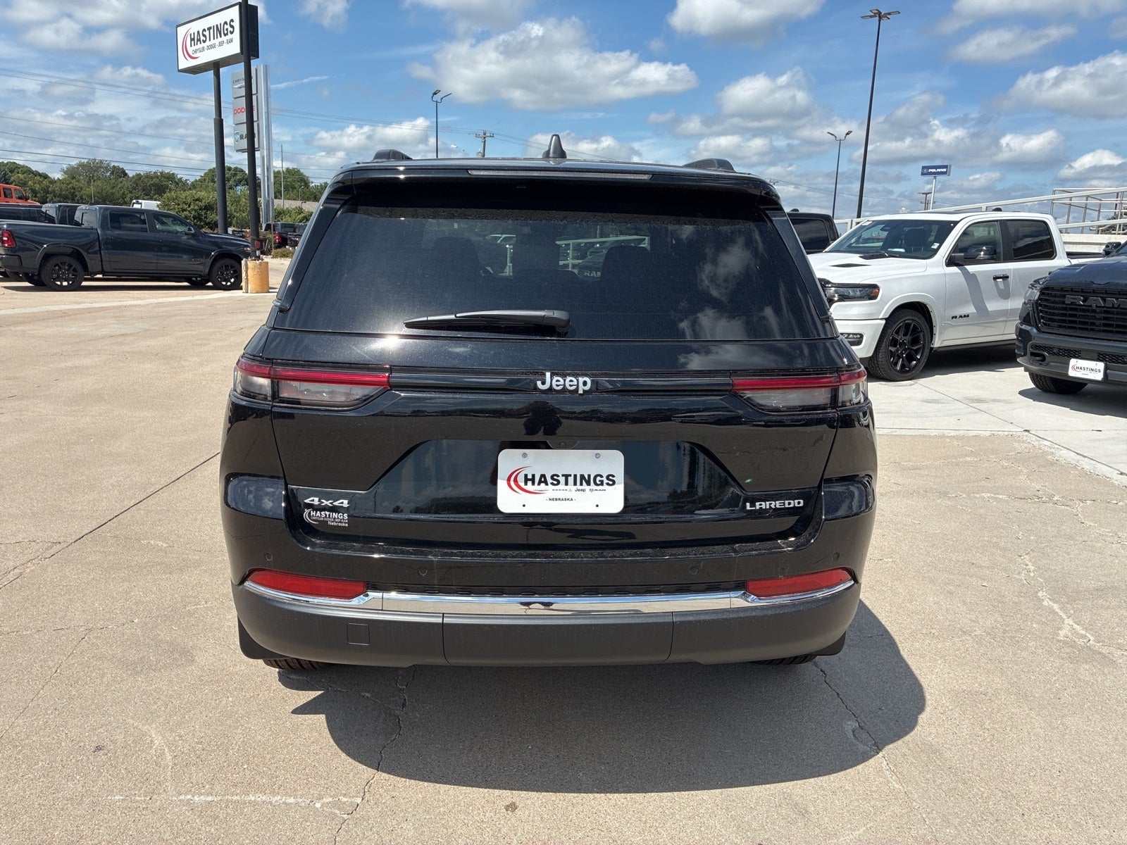 2025 Jeep Grand Cherokee GRAND CHEROKEE LAREDO X 4X4