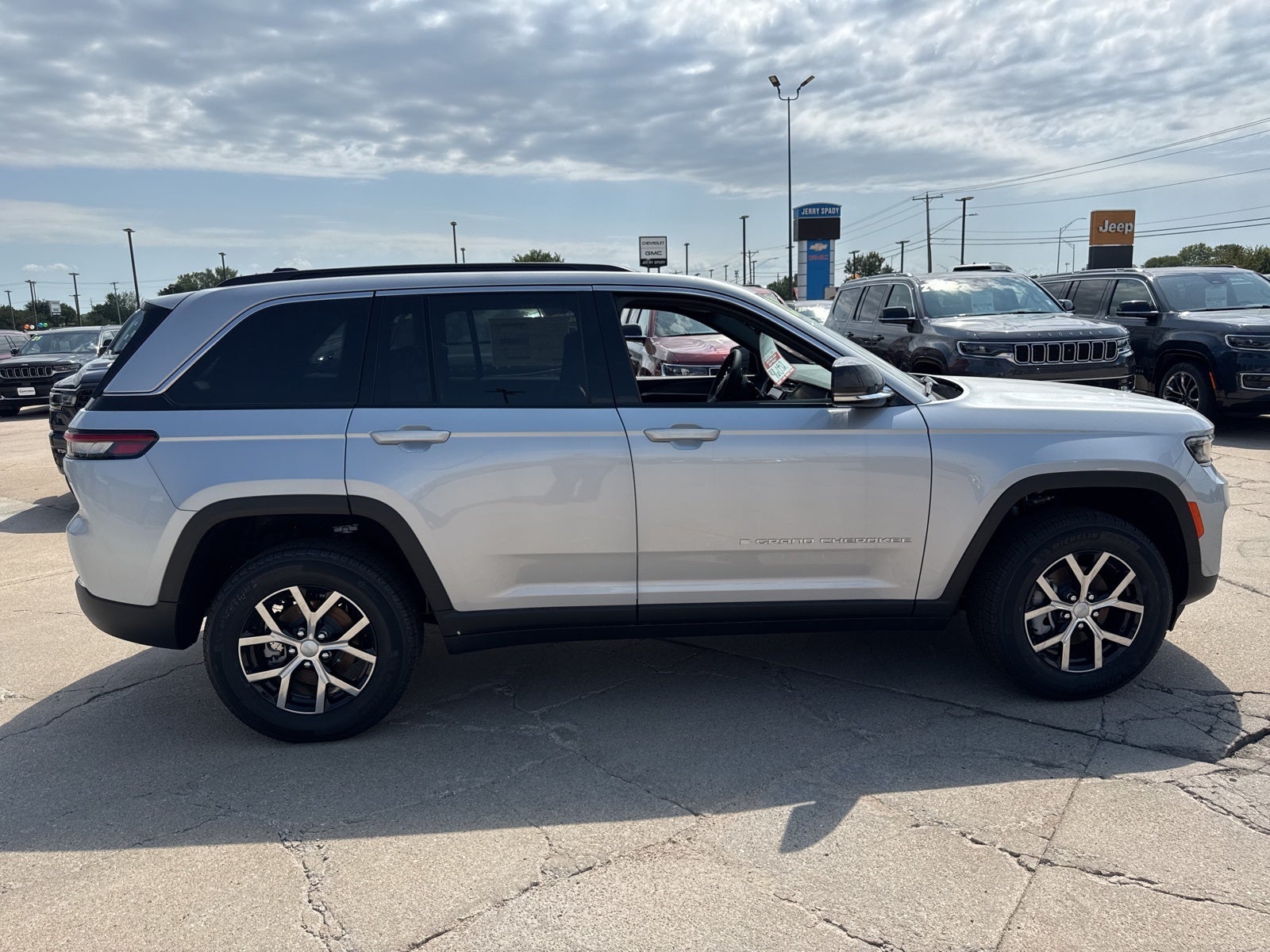 2025 Jeep Grand Cherokee GRAND CHEROKEE LIMITED 4X4