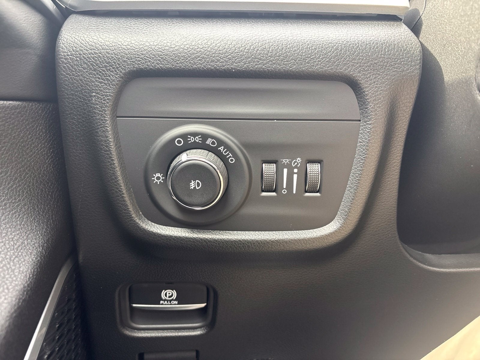 2027 Jeep Grand Cherokee GRAND CHEROKEE LIMITED RESERVE 4X4