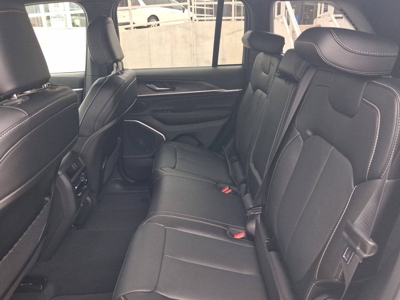 2027 Jeep Grand Cherokee GRAND CHEROKEE LIMITED RESERVE 4X4