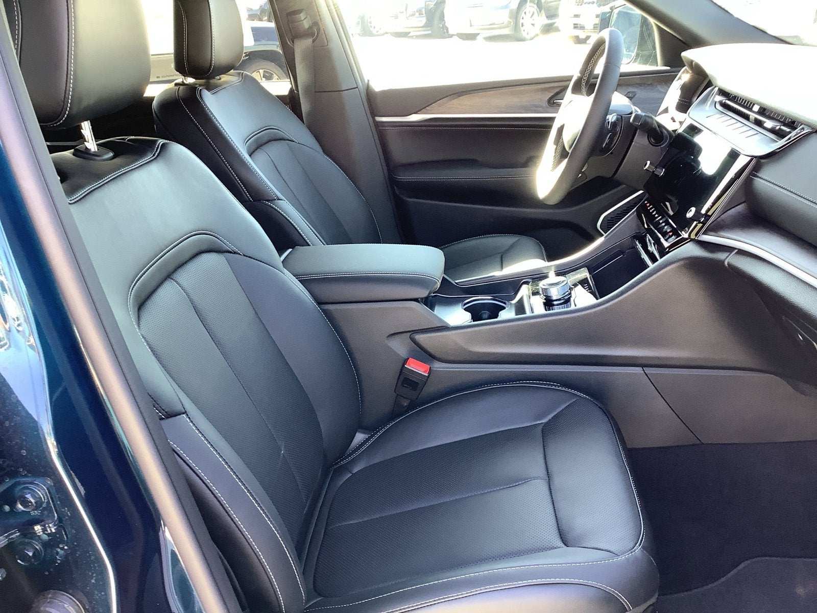 2027 Jeep Grand Cherokee GRAND CHEROKEE LIMITED RESERVE 4X4