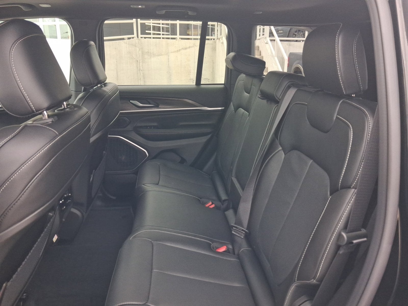 2027 Jeep Grand Cherokee GRAND CHEROKEE LIMITED RESERVE 4X4