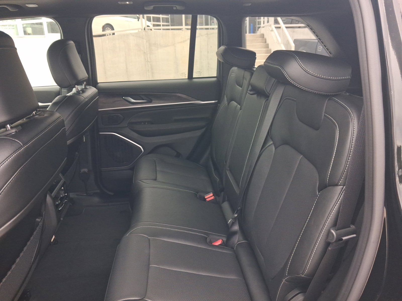 2027 Jeep Grand Cherokee GRAND CHEROKEE LIMITED RESERVE 4X4