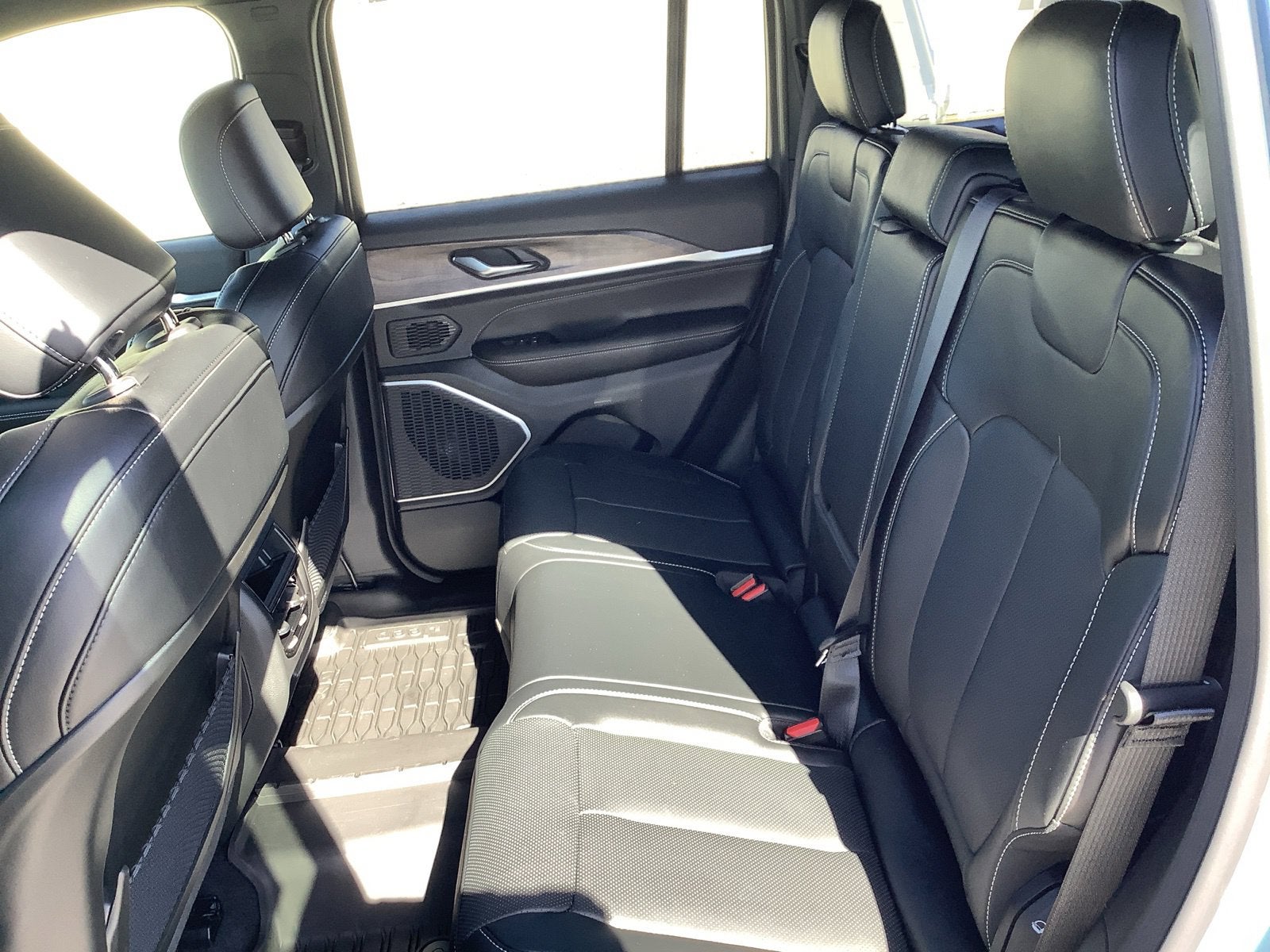 2027 Jeep Grand Cherokee GRAND CHEROKEE LIMITED RESERVE 4X4