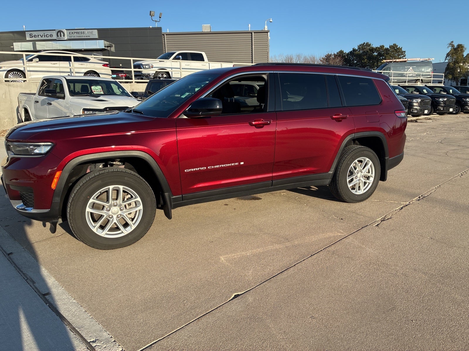 2024 Jeep Grand Cherokee L Laredo X 4x4