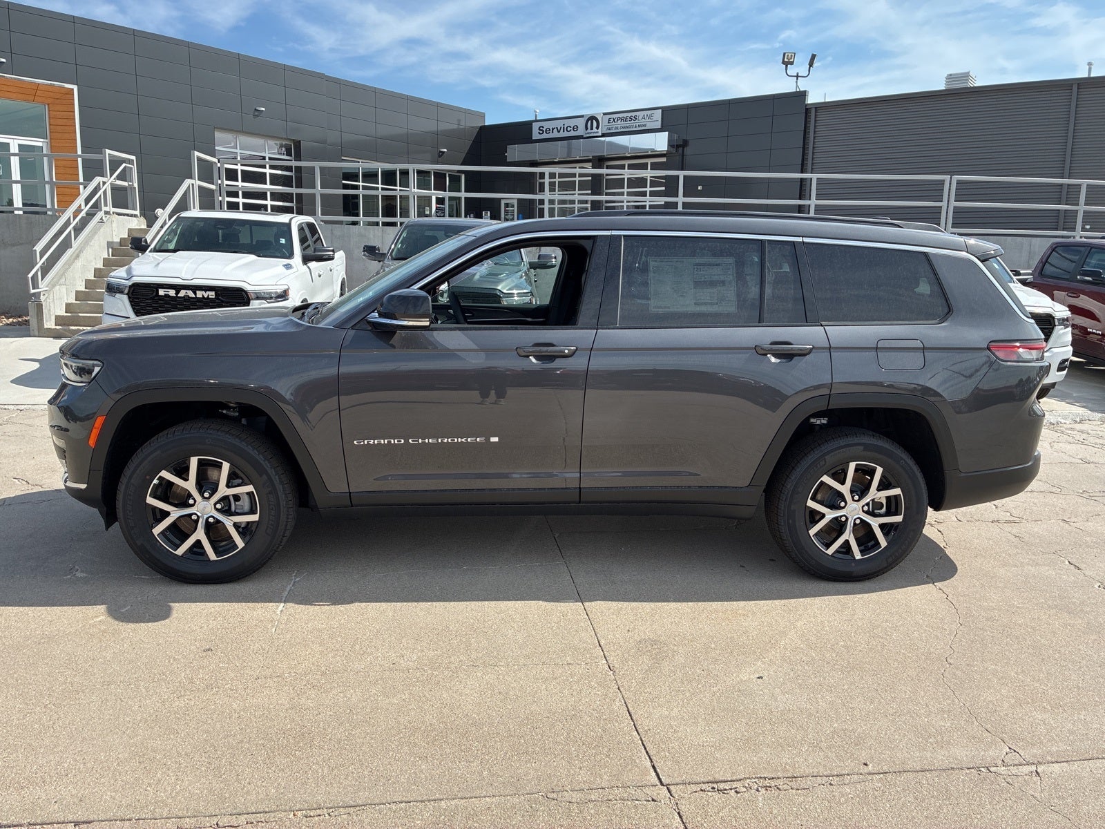 2025 Jeep Grand Cherokee GRAND CHEROKEE L LIMITED 4X4