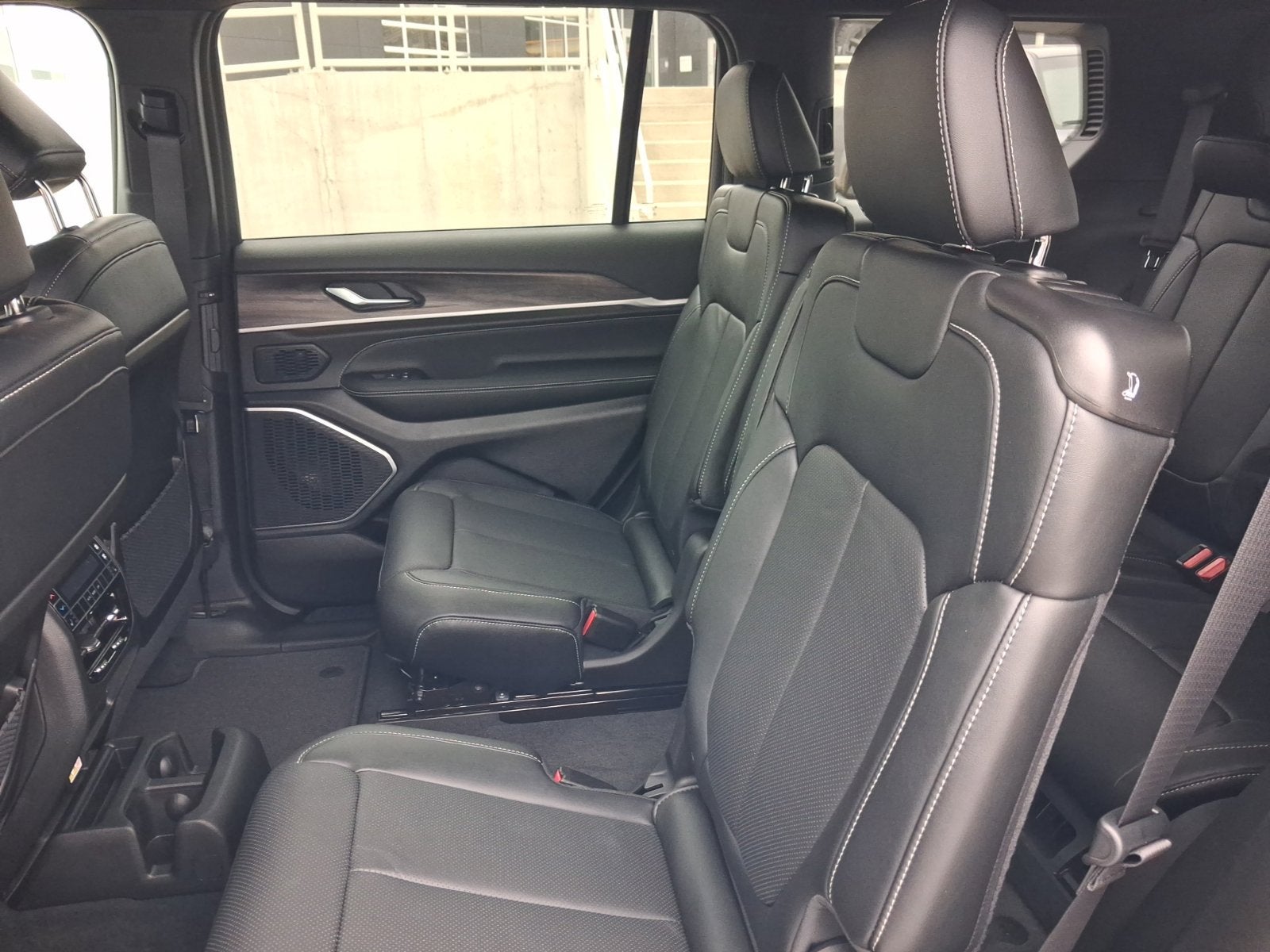 2027 Jeep Grand Cherokee GRAND CHEROKEE L LIMITED RESERVE 4X4