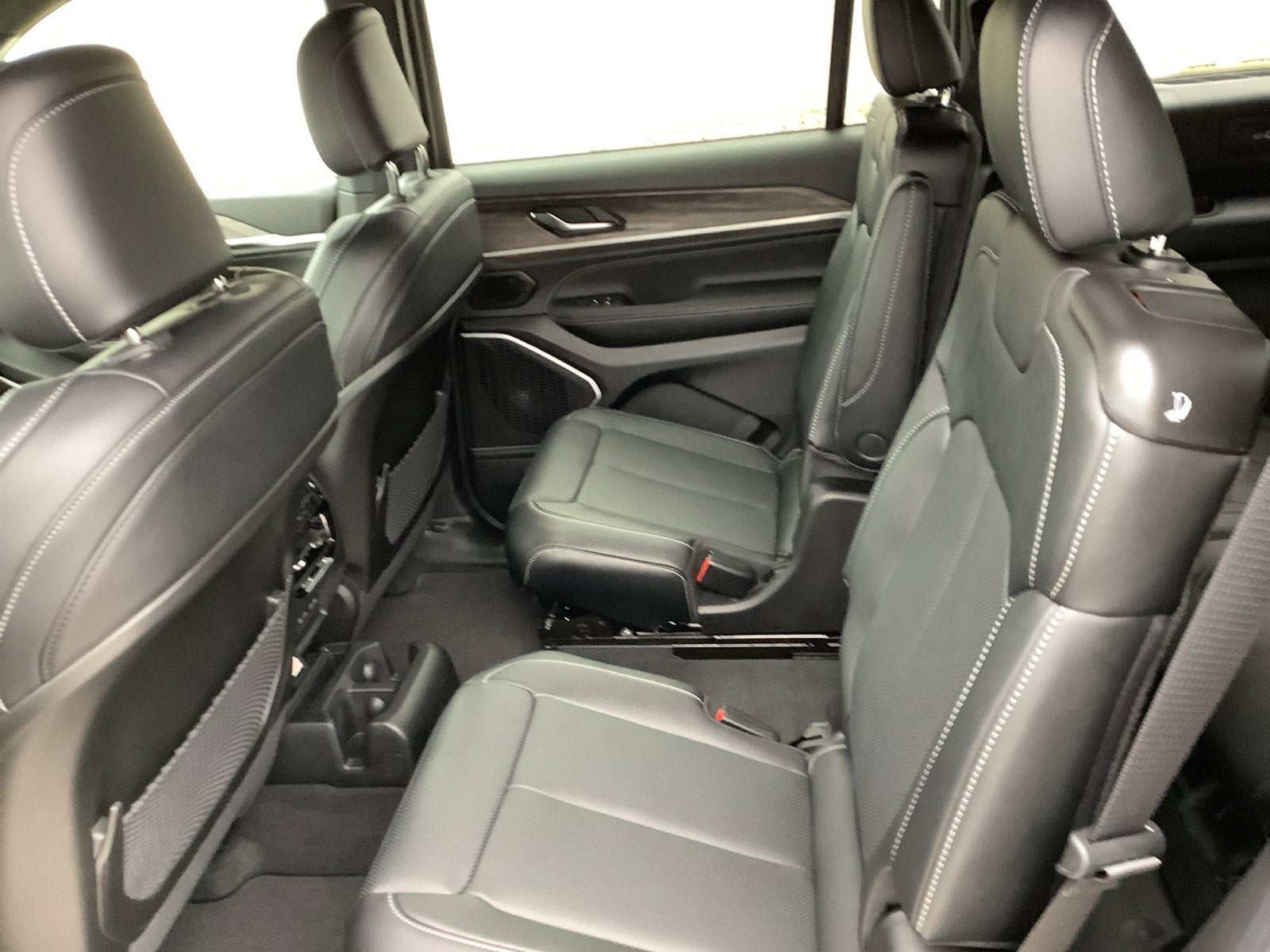 2027 Jeep Grand Cherokee GRAND CHEROKEE L LIMITED RESERVE 4X4