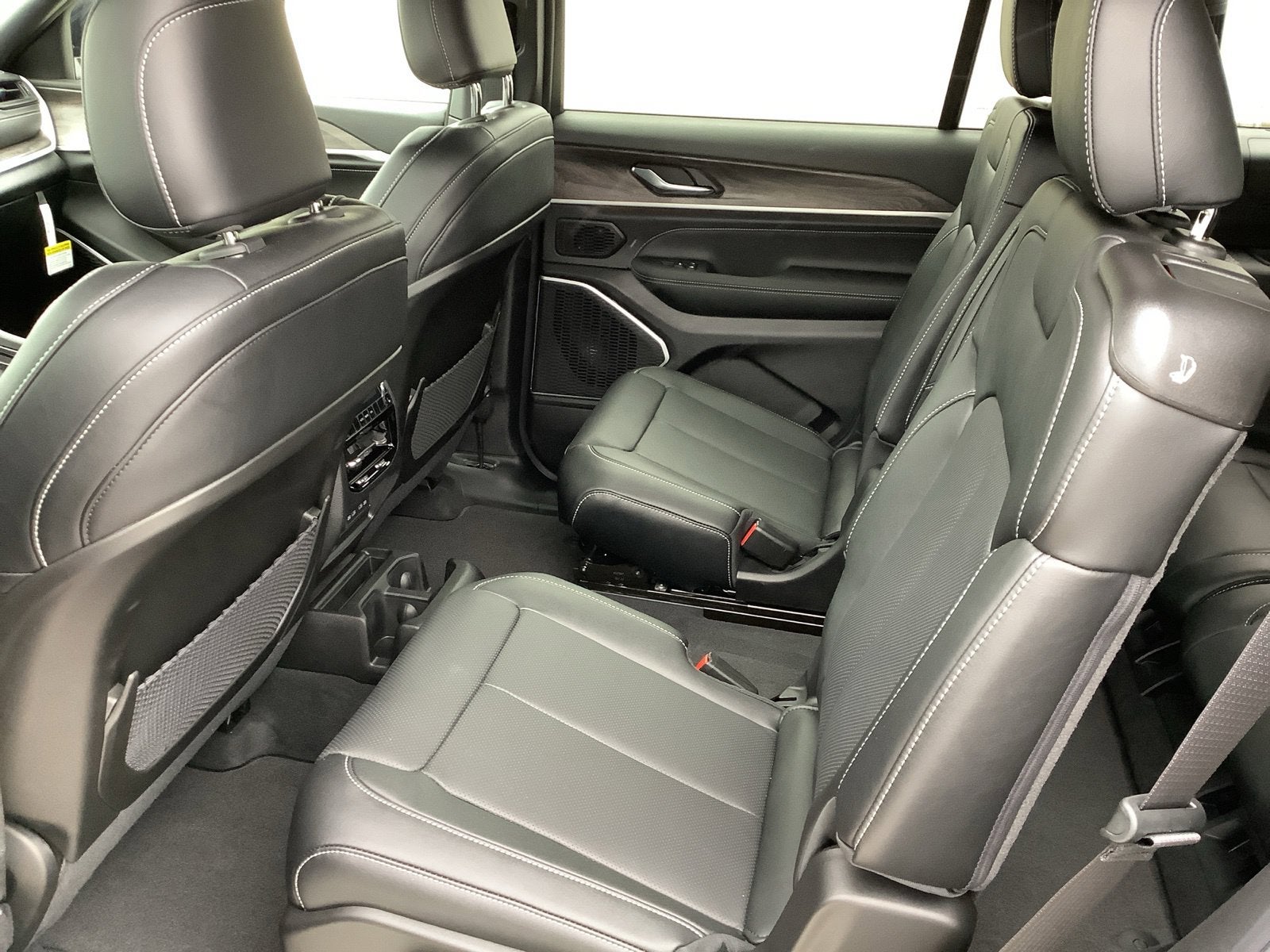 2027 Jeep Grand Cherokee GRAND CHEROKEE L LIMITED RESERVE 4X4