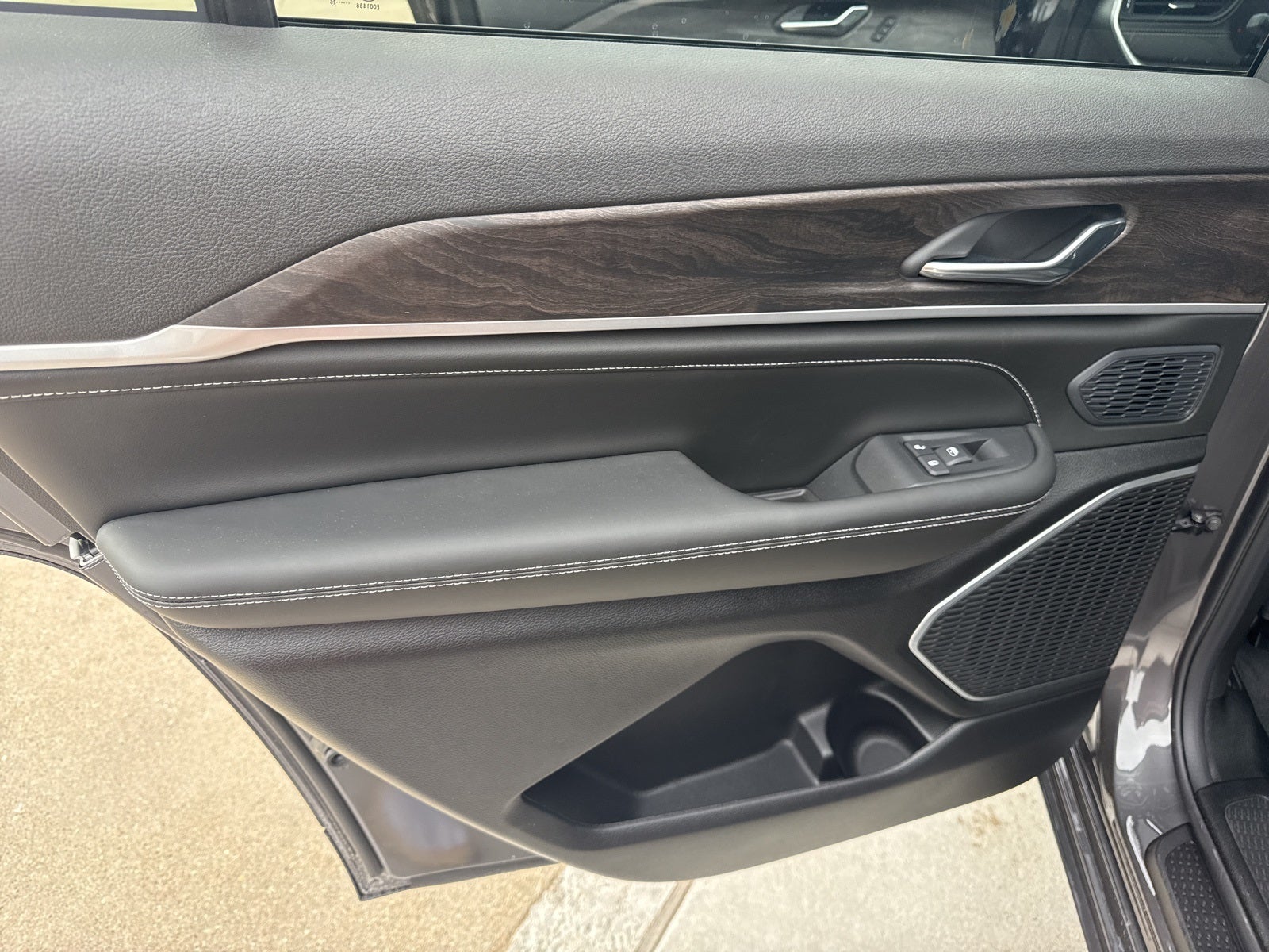 2026 Jeep Grand Cherokee GRAND CHEROKEE L LIMITED RESERVE 4X4