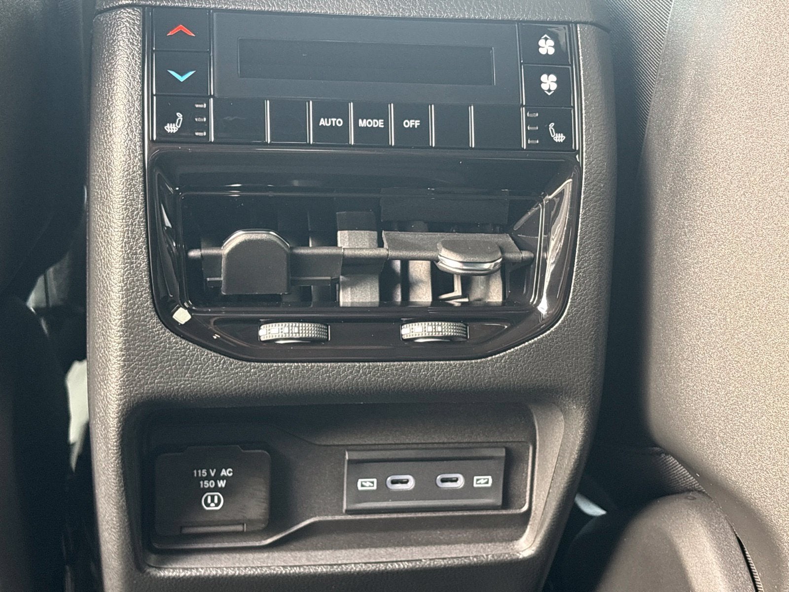 2027 Jeep Grand Cherokee GRAND CHEROKEE L LIMITED RESERVE 4X4