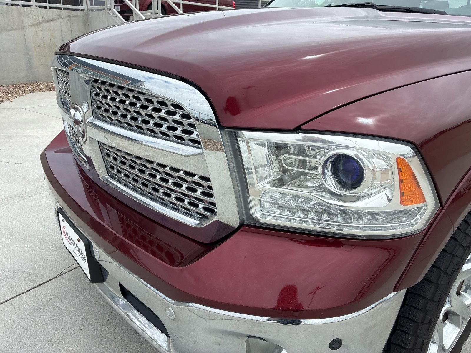 2017 RAM 1500 Laramie Crew Cab 4x4 5'7' Box