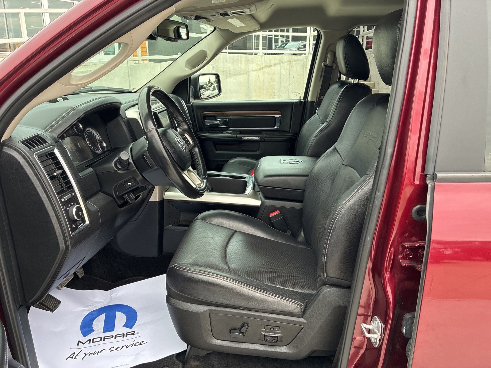 2017 RAM 1500 Laramie Crew Cab 4x4 5'7' Box