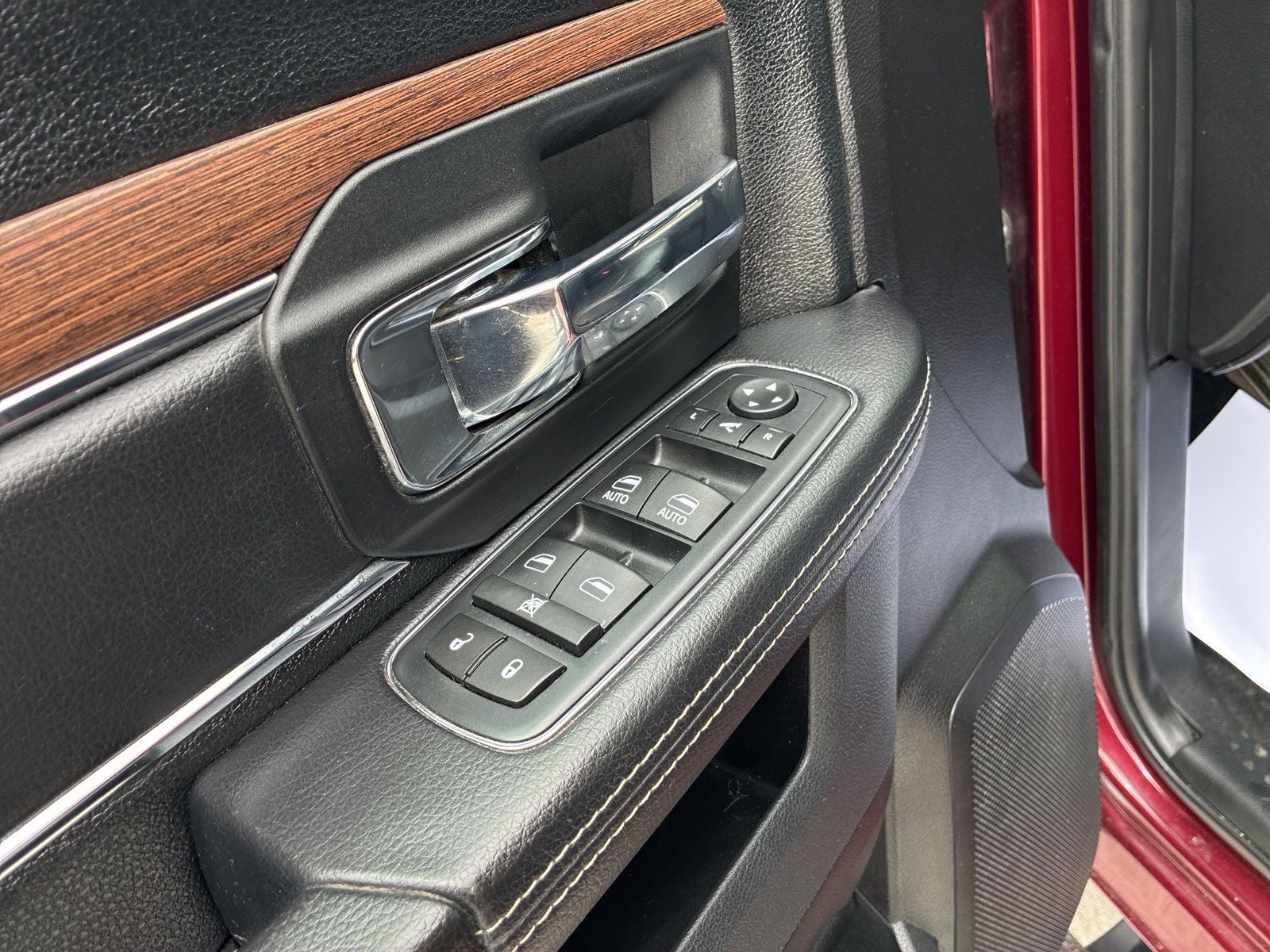 2017 RAM 1500 Laramie Crew Cab 4x4 5'7' Box