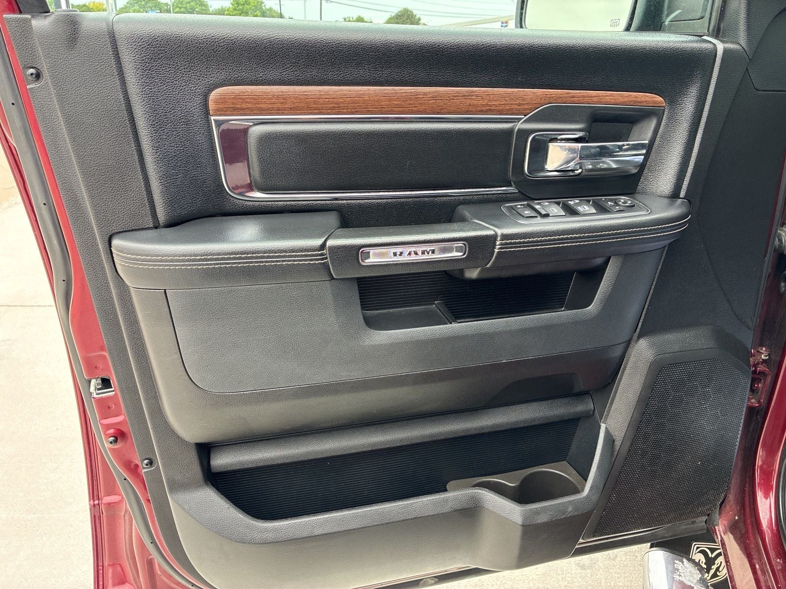 2017 RAM 1500 Laramie Crew Cab 4x4 5'7' Box