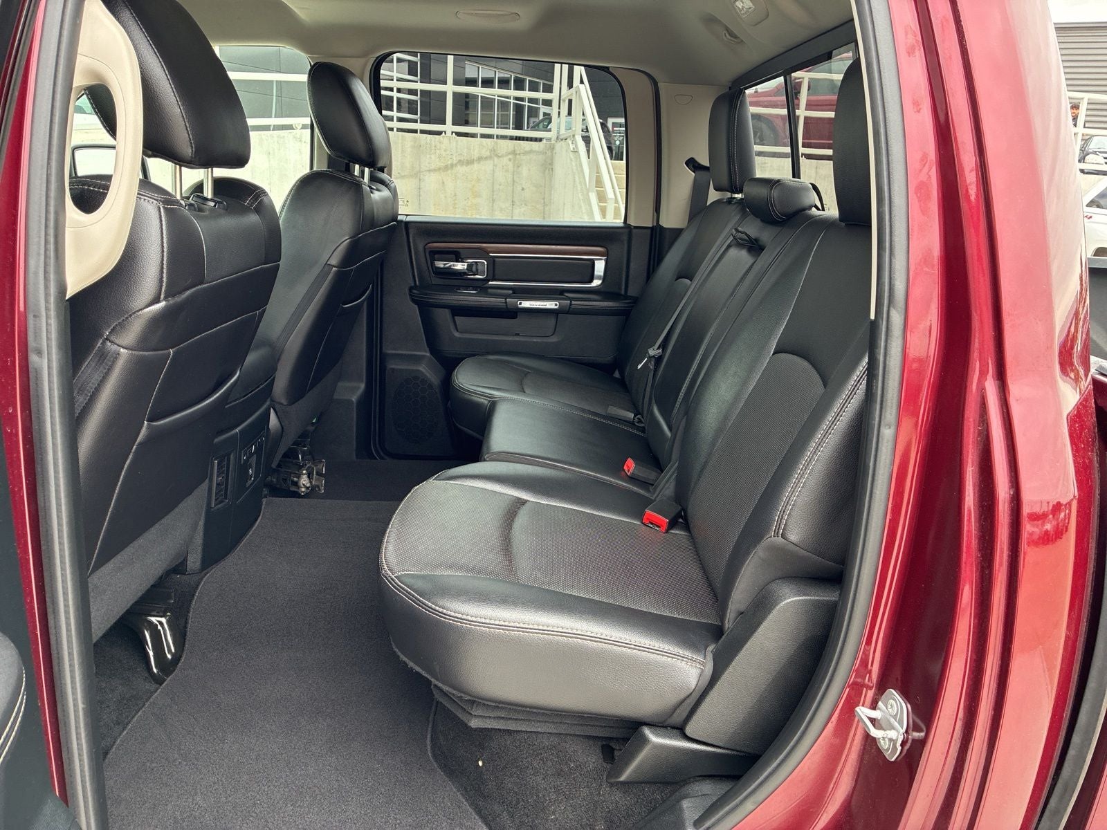 2017 RAM 1500 Laramie Crew Cab 4x4 5'7' Box