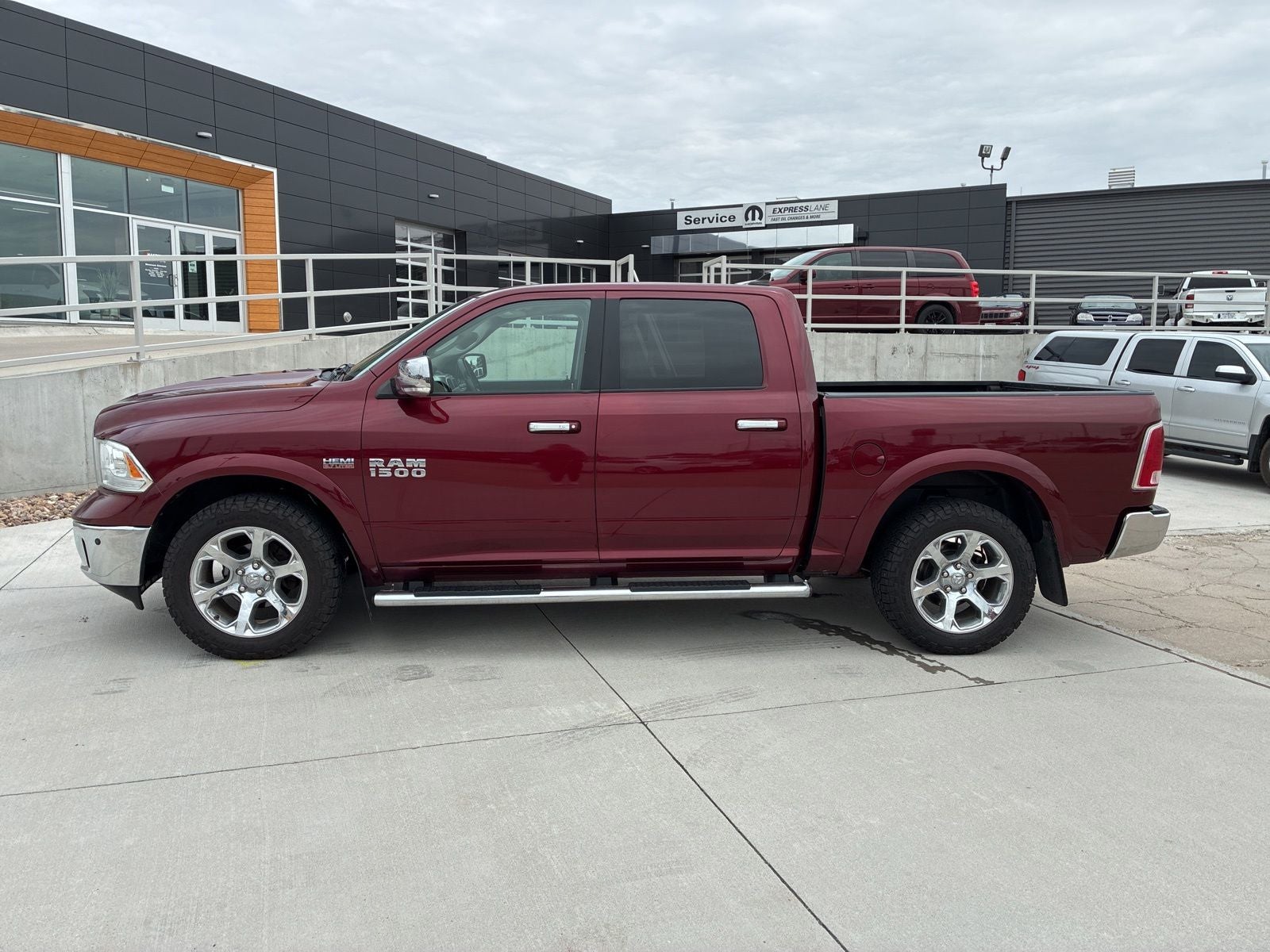 2017 RAM 1500 Laramie Crew Cab 4x4 5'7' Box