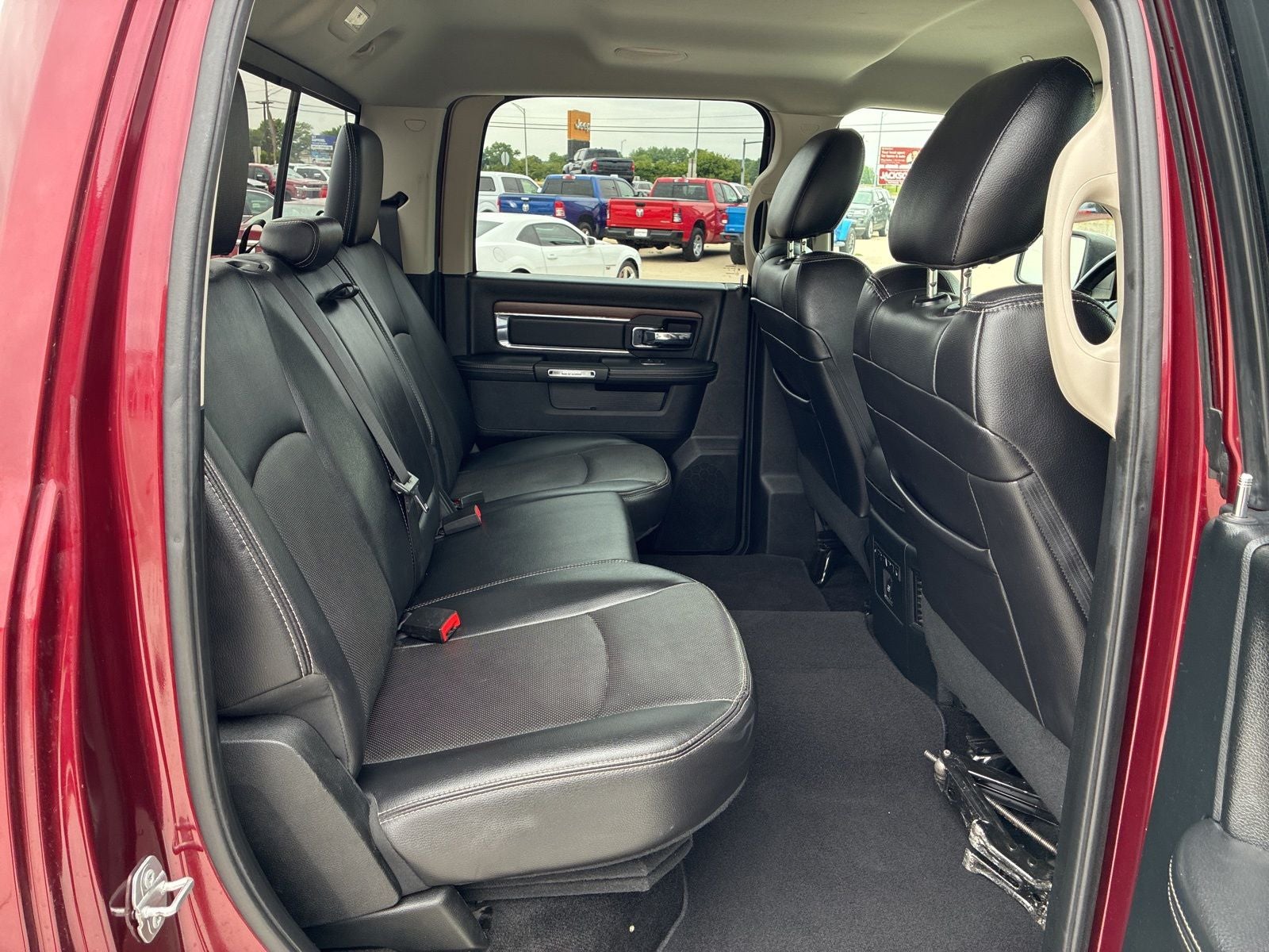 2017 RAM 1500 Laramie Crew Cab 4x4 5'7' Box
