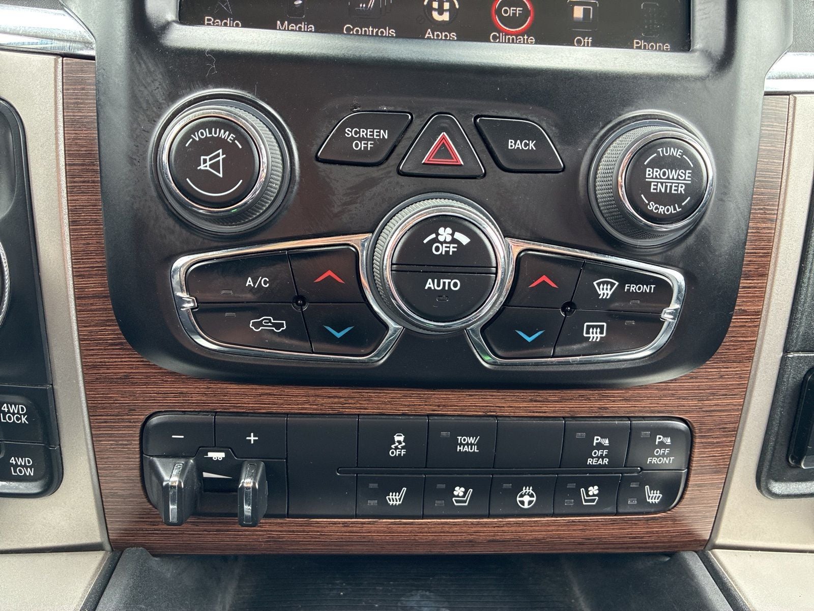 2017 RAM 1500 Laramie Crew Cab 4x4 5'7' Box