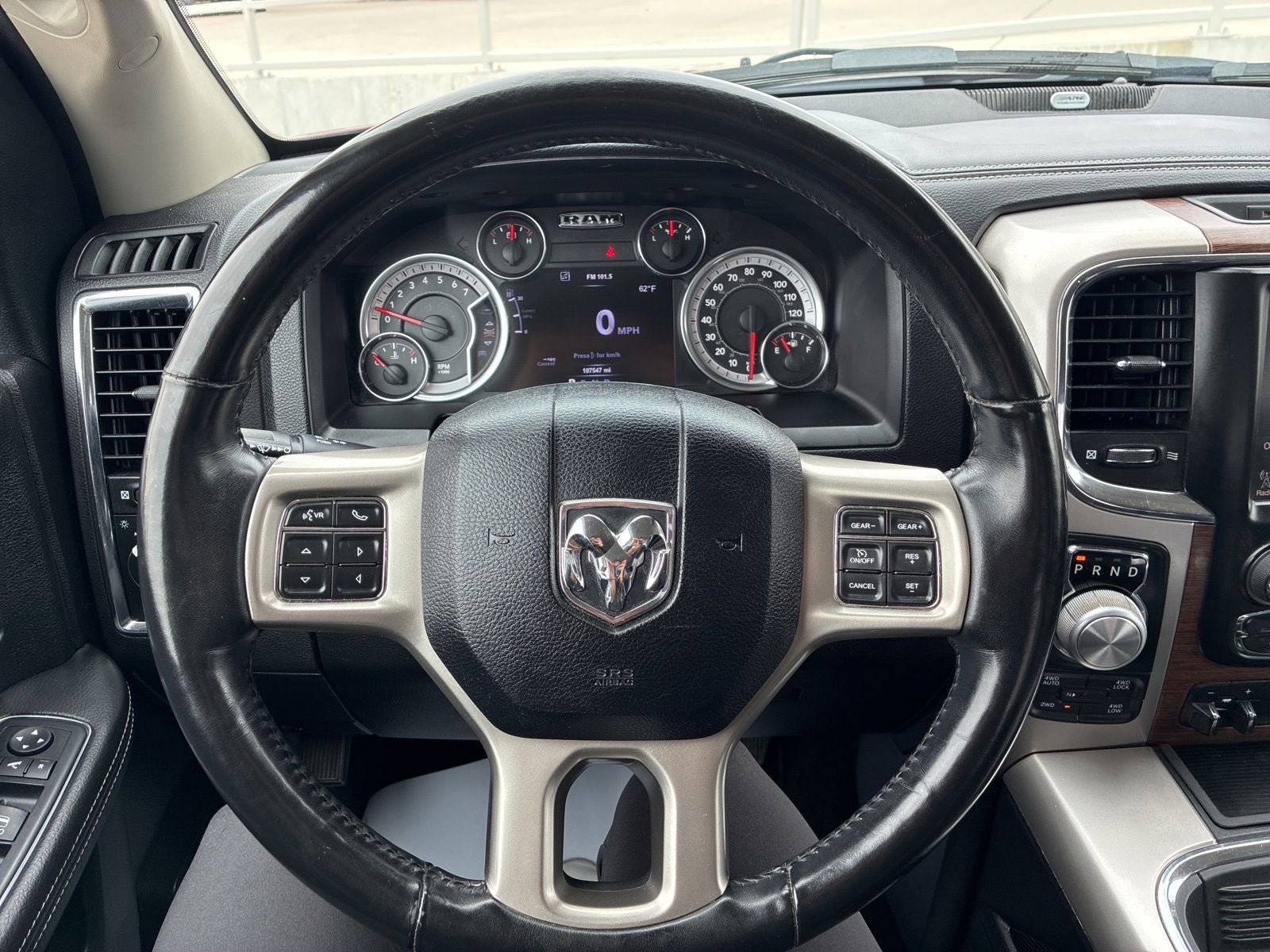 2017 RAM 1500 Laramie Crew Cab 4x4 5'7' Box