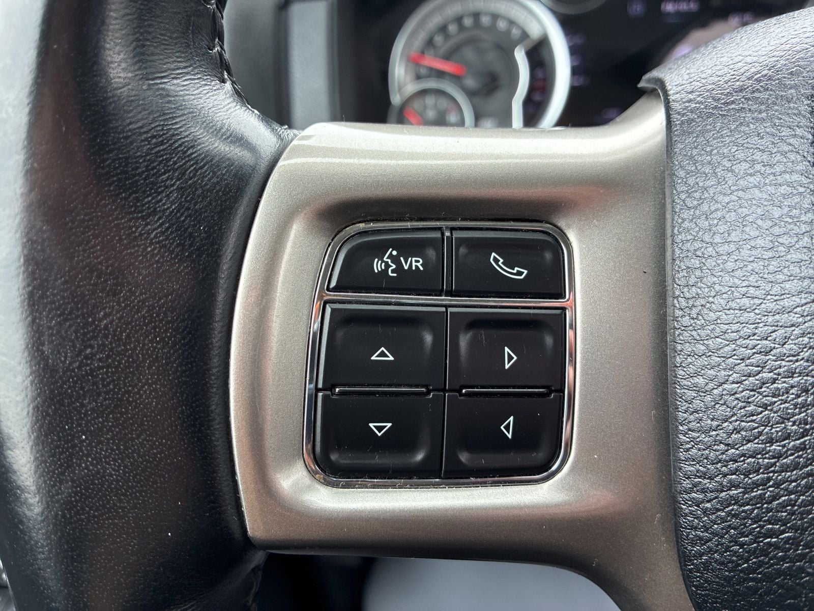 2017 RAM 1500 Laramie Crew Cab 4x4 5'7' Box
