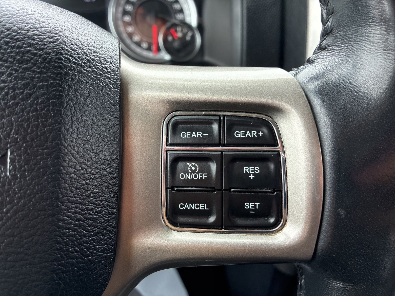 2017 RAM 1500 Laramie Crew Cab 4x4 5'7' Box