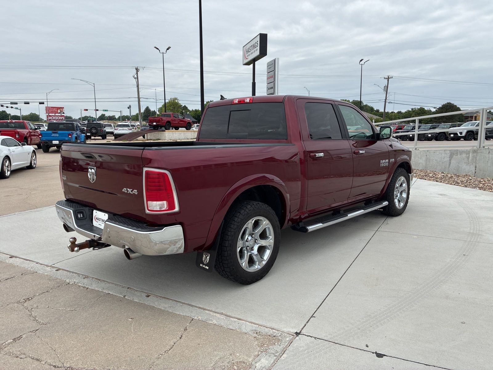2017 RAM 1500 Laramie Crew Cab 4x4 5'7' Box