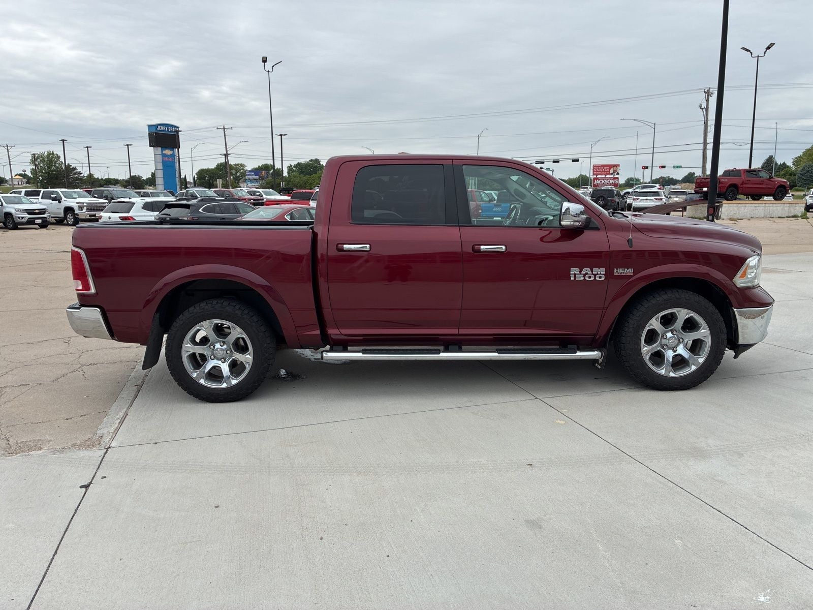 2017 RAM 1500 Laramie Crew Cab 4x4 5'7' Box