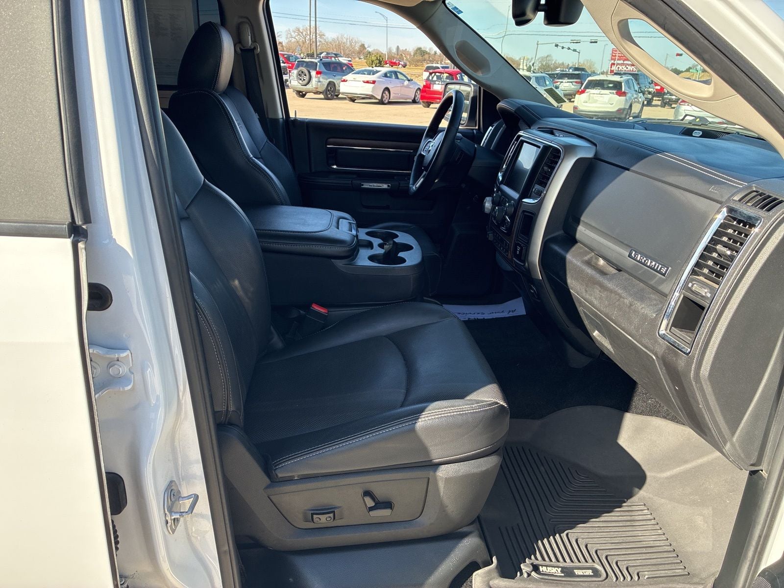 2017 RAM 1500 Laramie Crew Cab 4x4 5'7' Box