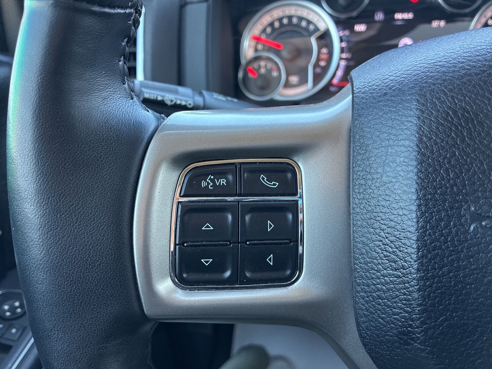 2017 RAM 1500 Laramie Crew Cab 4x4 5'7' Box