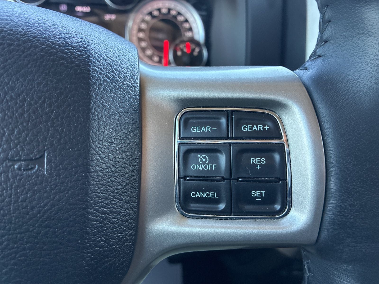 2017 RAM 1500 Laramie Crew Cab 4x4 5'7' Box