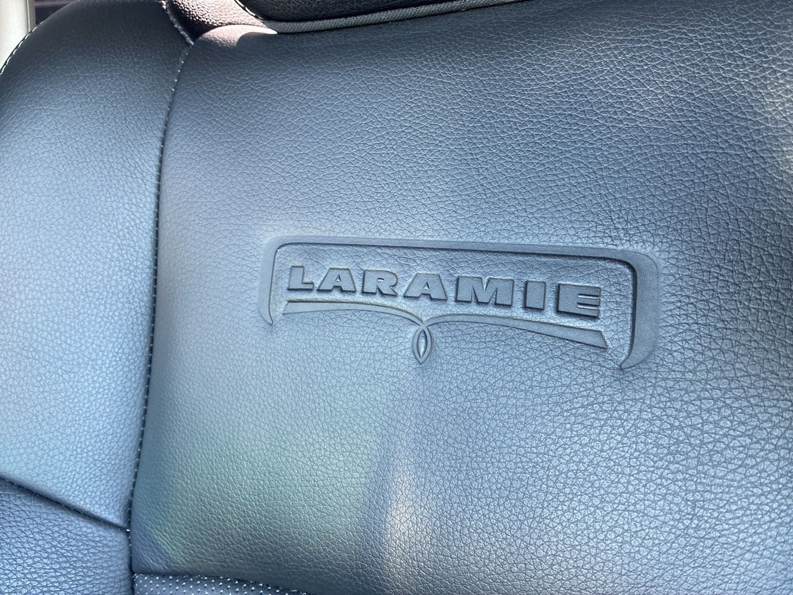 2017 RAM 1500 Laramie Crew Cab 4x4 5'7' Box