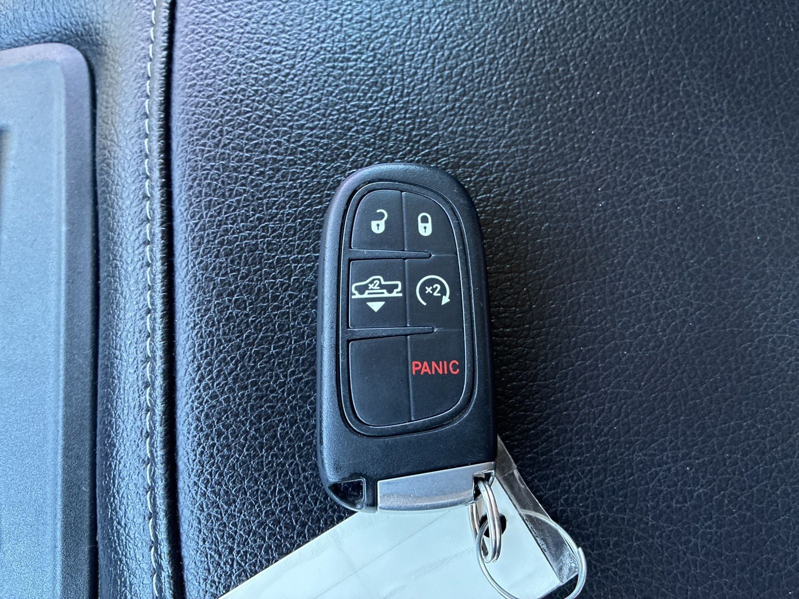 2017 RAM 1500 Laramie Crew Cab 4x4 5'7' Box