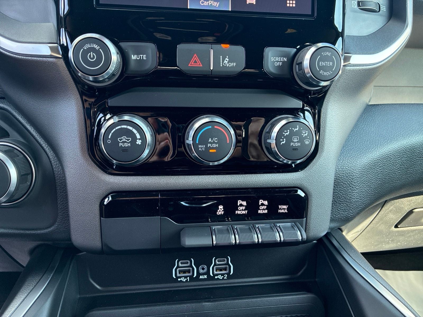 2026 RAM 1500 RAM 1500 EXPRESS CREW CAB 4X4 5'7' BOX