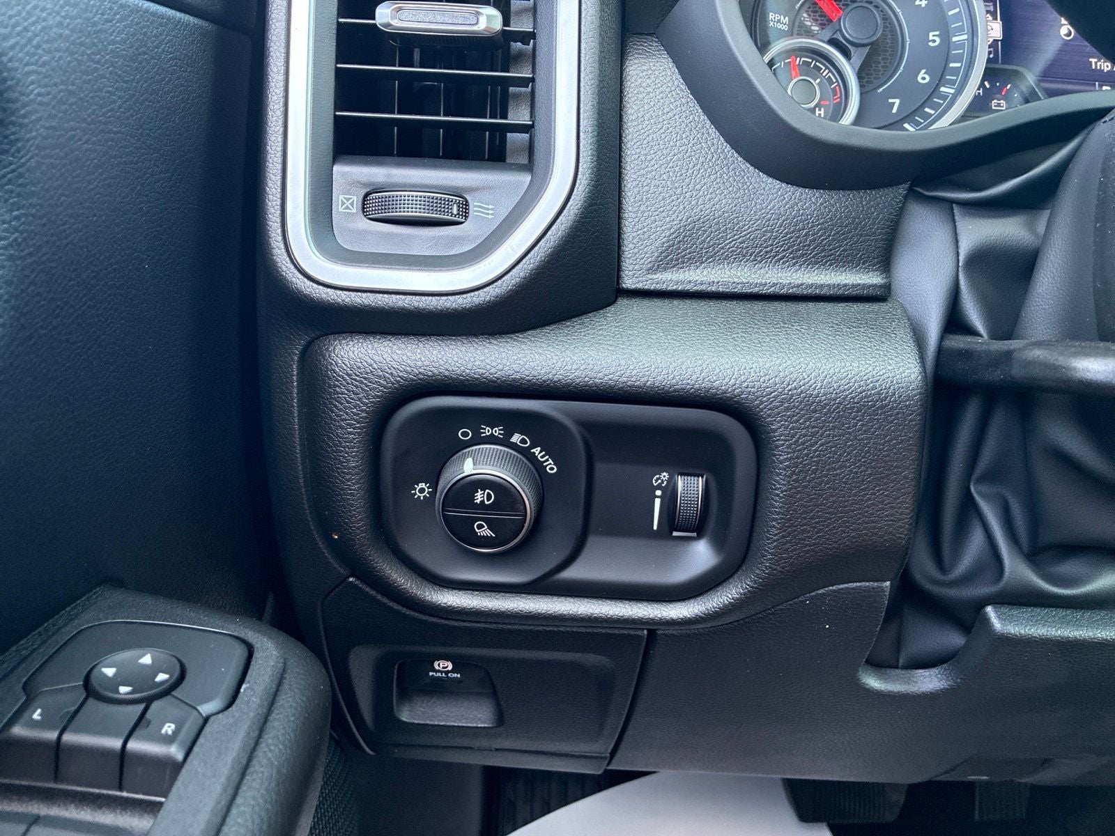 2026 RAM 1500 RAM 1500 EXPRESS CREW CAB 4X4 5'7' BOX