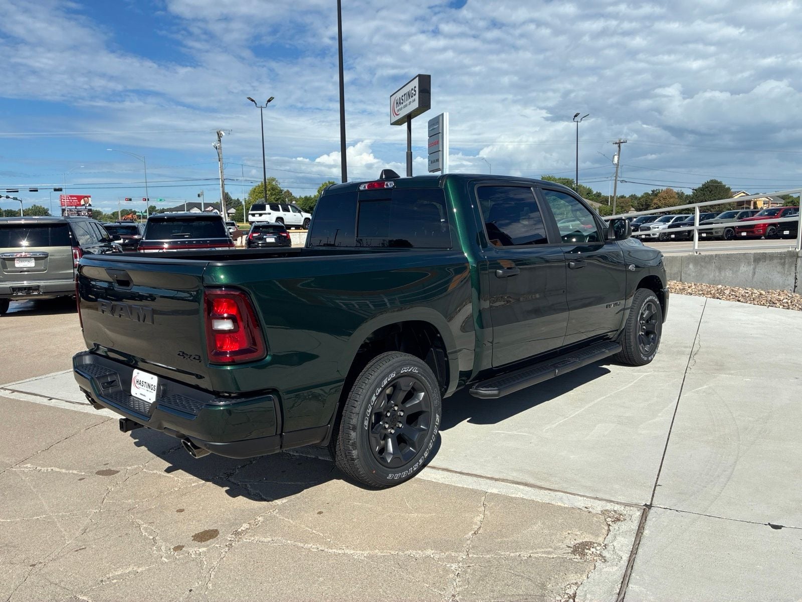 2026 RAM 1500 RAM 1500 EXPRESS CREW CAB 4X4 5'7' BOX