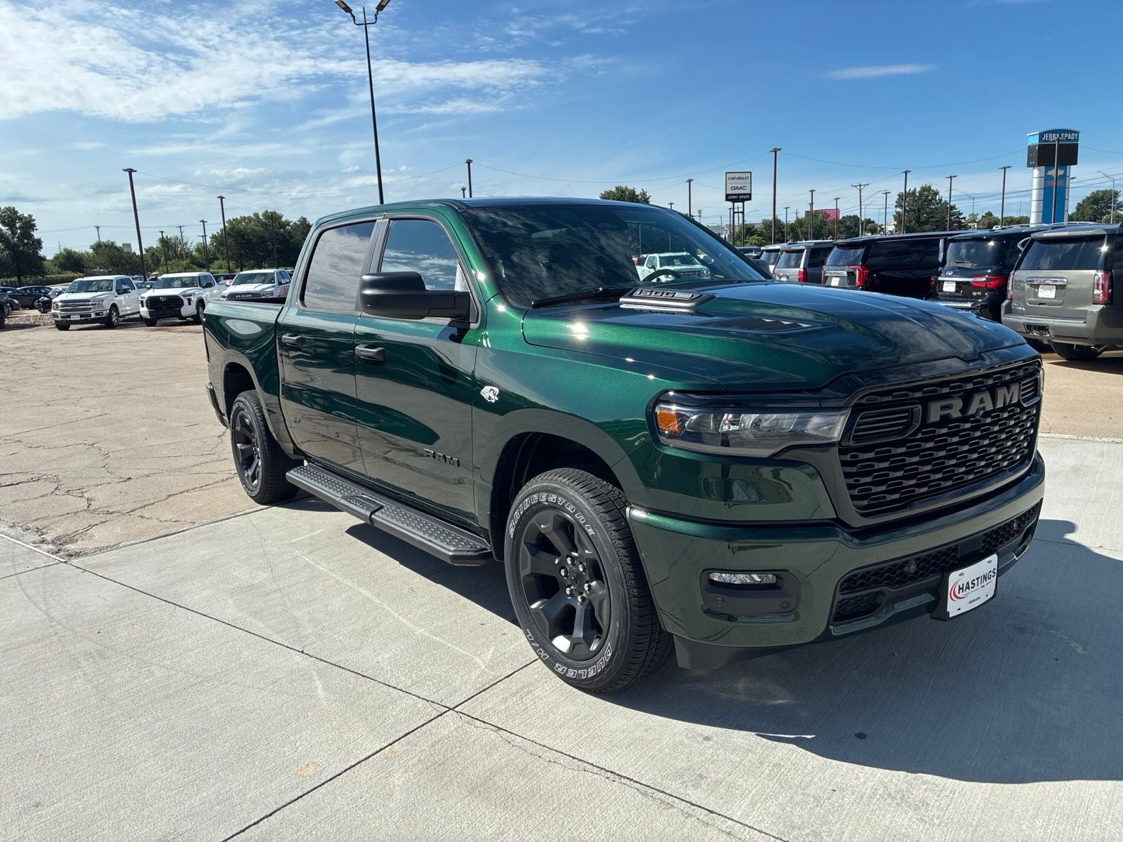2026 RAM 1500 RAM 1500 EXPRESS CREW CAB 4X4 5'7' BOX
