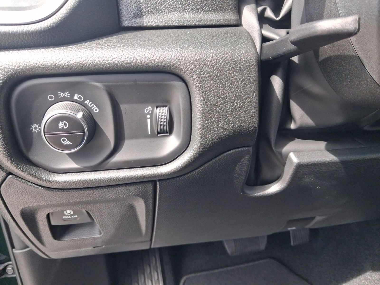 2026 RAM 1500 RAM 1500 EXPRESS CREW CAB 4X4 5'7' BOX