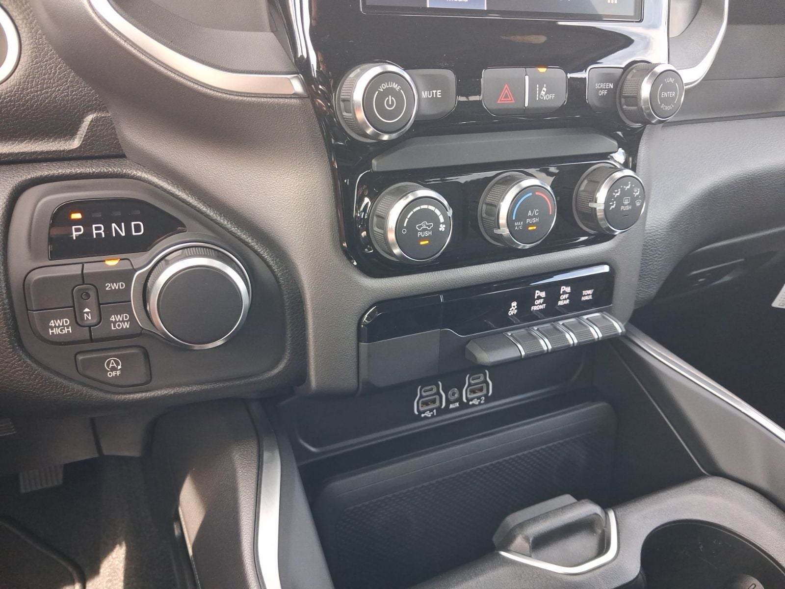 2026 RAM 1500 RAM 1500 EXPRESS CREW CAB 4X4 5'7' BOX